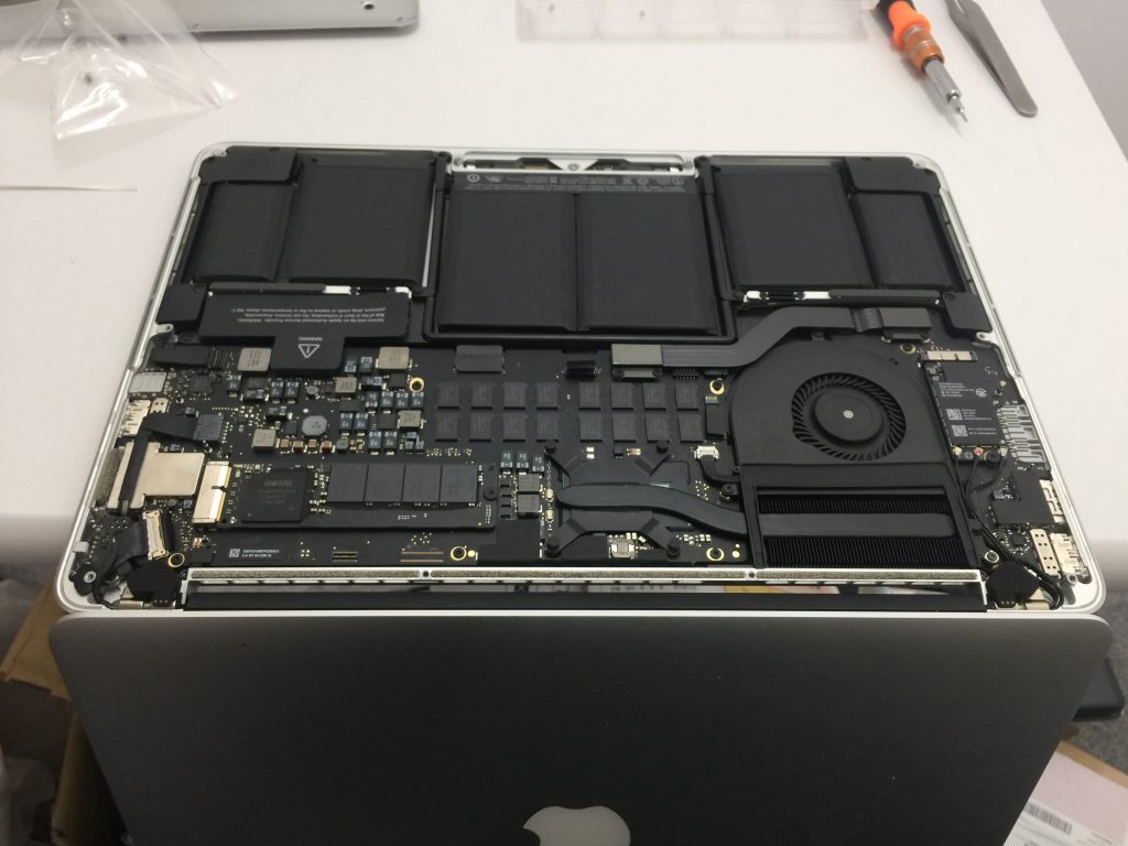 MacBook Pro A1502 2014年 Ratinaディスプレイ交換5