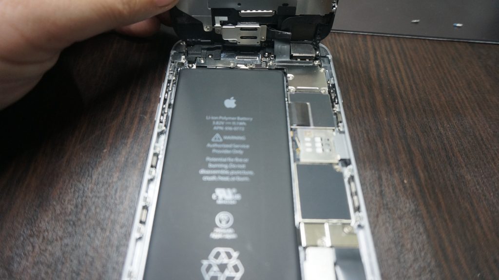iPhone6 Plus 液晶画面ガラス割れによりパネル交換 修理時間30分2