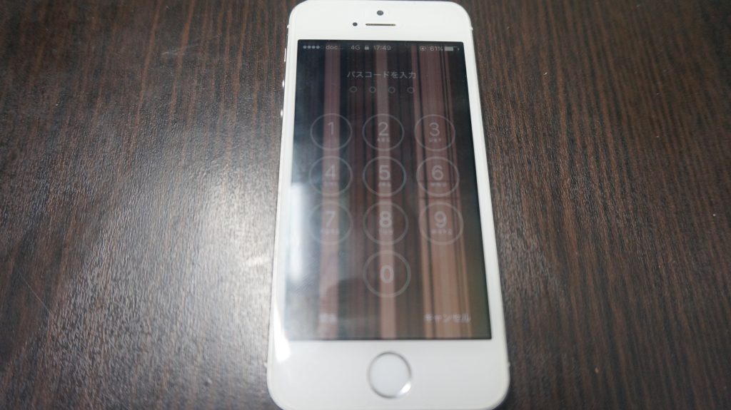iPhone5s まだまだ現役：ガラス割れ液晶割れを新品パネルに交換します！1