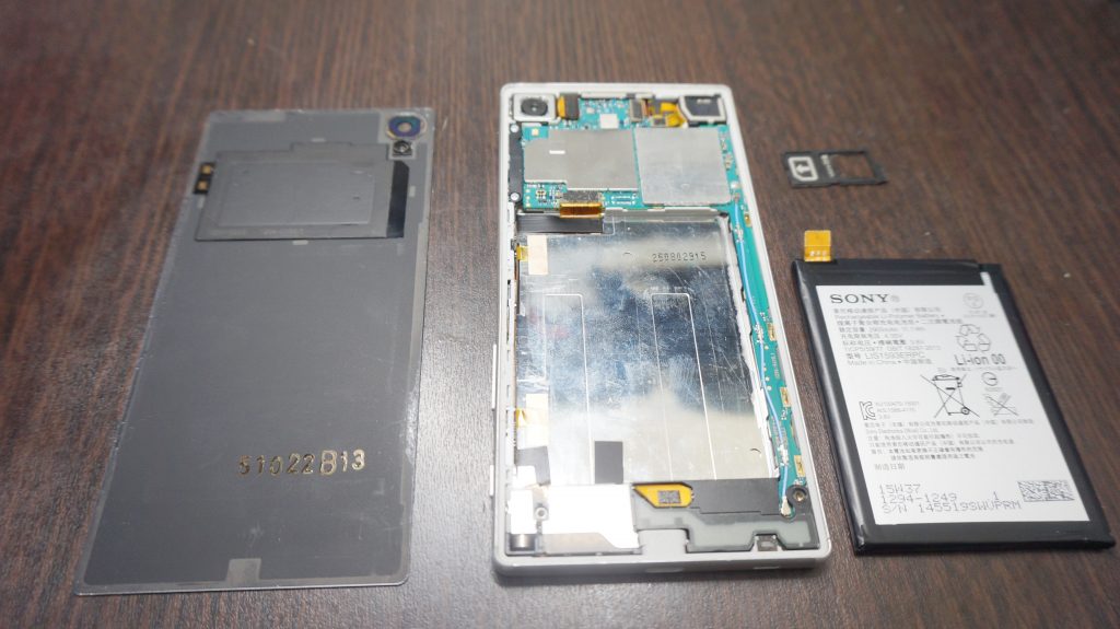 SONY Xperia Z5 液晶画面割れ交換を即日修理3