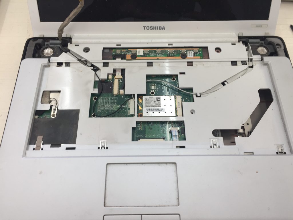 TOSHIBA Dynabook AX(TX)55E ACアダプタをつなぐと電源が落ちる プロードライザ交換2