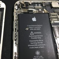 iPhone6 液晶画面とバッテリーを同時交換 フレーム修正等4