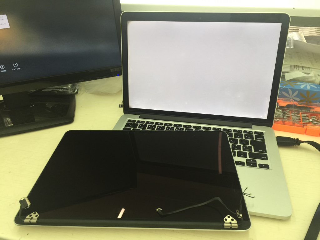 Macbook Pro A1502 Mid 2014真っ白で映らない 液晶パネル交換3