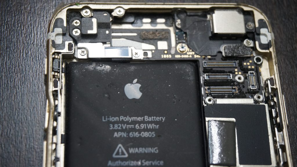 iPhone6 液晶パネル割れとフレーム修正3