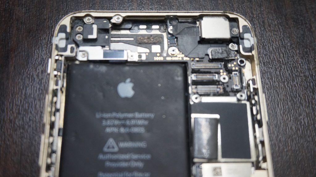 iPhone6 液晶パネル割れとフレーム修正4