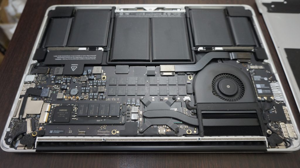 液晶交換 Macbook Pro A1502 Retina 2013 3