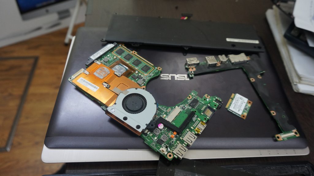液晶割れとデジタイザ割れ修理 Lenovo X202 4
