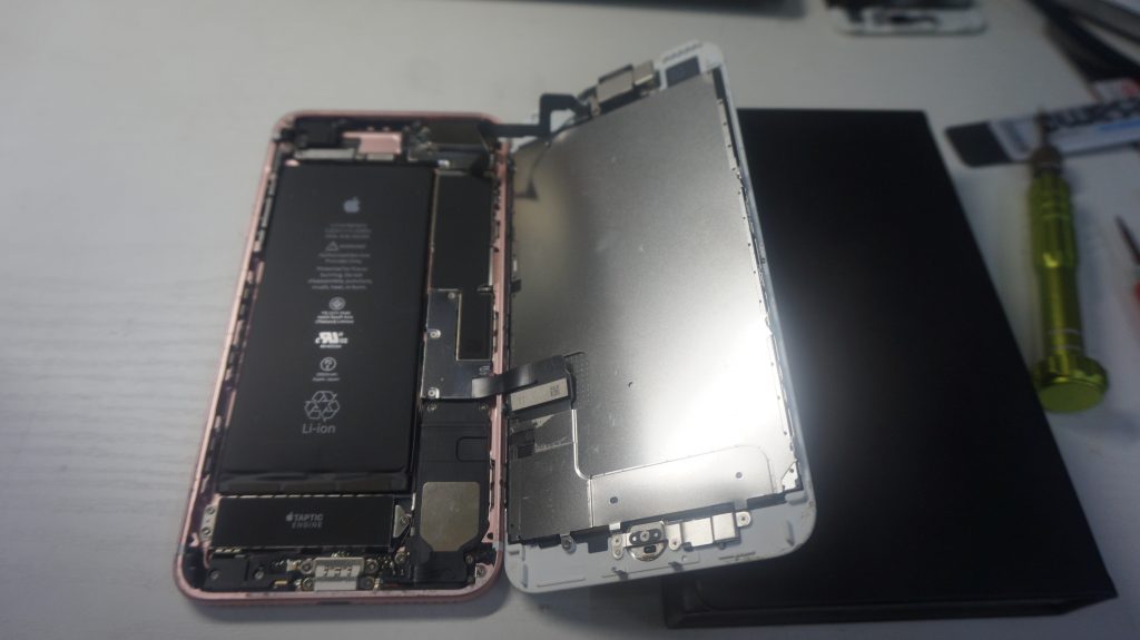 液晶割れを交換修理 iPhone7 Plus 3