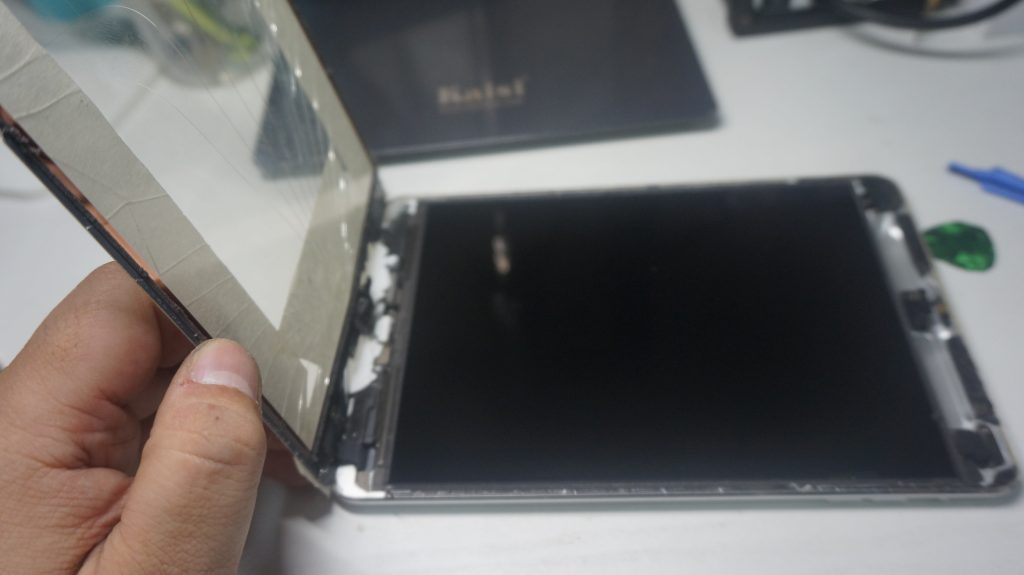 液晶とデジタイザ交換 iPad mini2 3