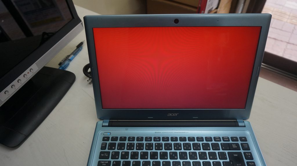 画面が赤い 液晶交換 Acer Aspire V5-431-H82CB 2