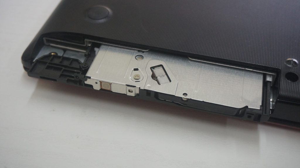 起動が遅い SSD換装、DVD交換 TOSHIBA Dynabook T554/76LR 3