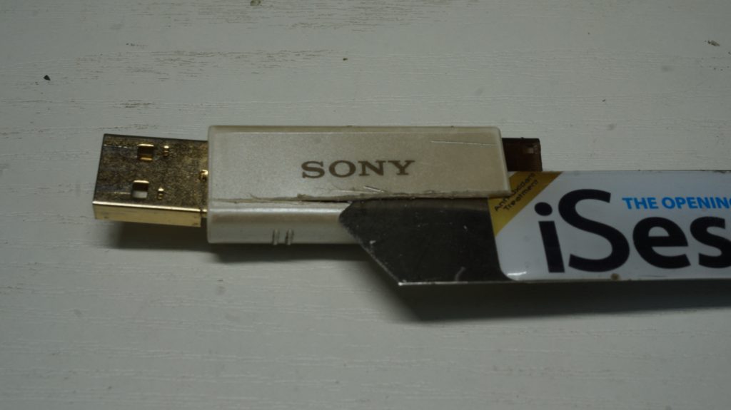SONYノック式USBメモリが折れたのでハンダ修理 3