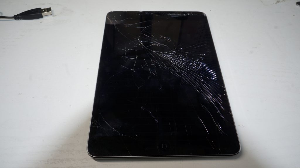 ガラス割れによりデジタイザ交換 iPad mini2 1
