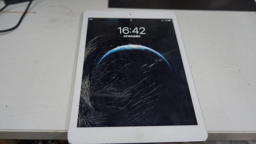 デジタイザ割れ(ガラス割れ)のためデジタイザ交換 iPad Air 1