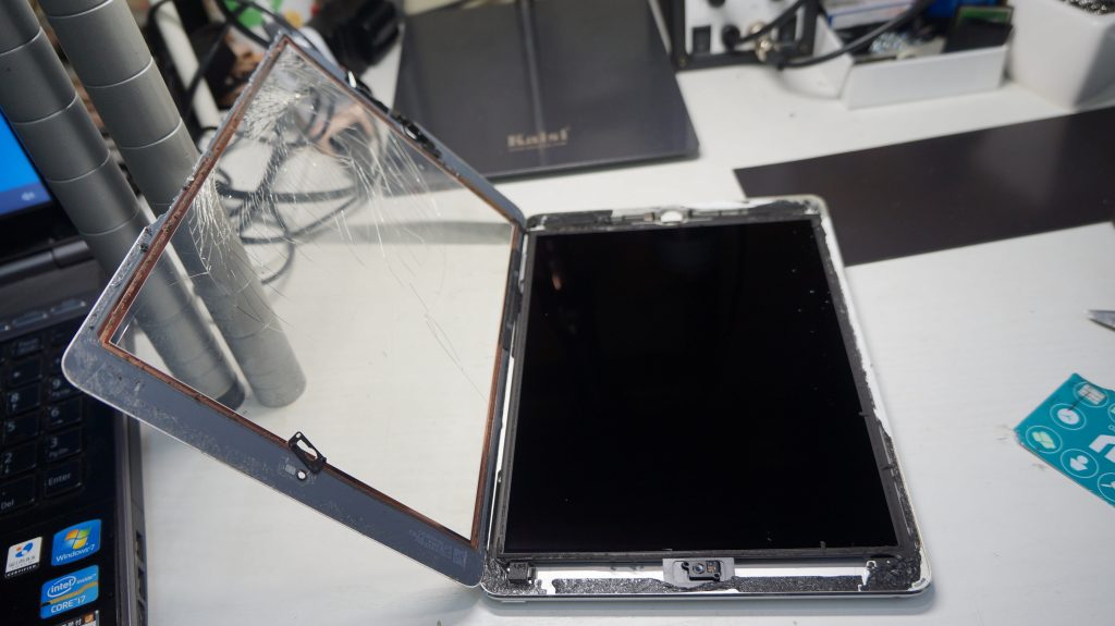 デジタイザ割れ(ガラス割れ)のためデジタイザ交換 iPad Air 5