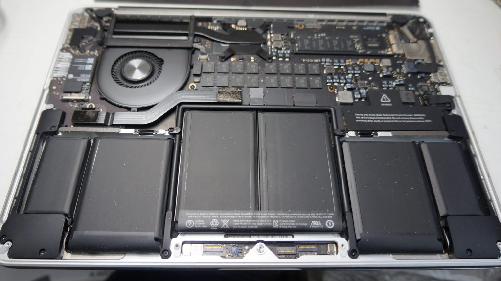 液晶割れで画面が乱れる 液晶交換 Macbook Pro A1502 2013 Retina 4