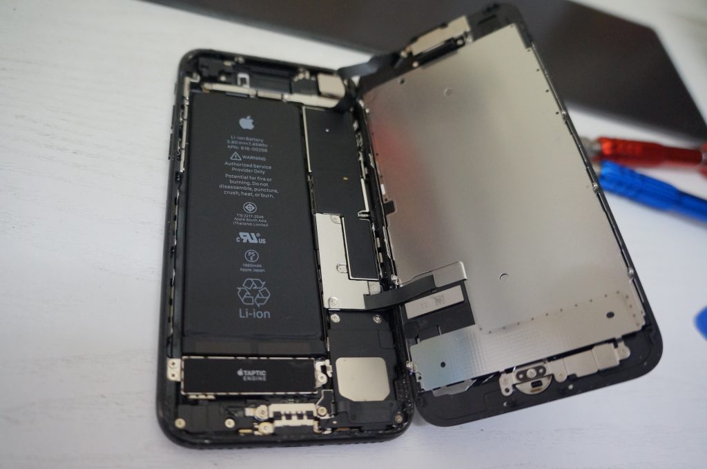 液晶割れ操作不能 液晶交換 iPhone7 2