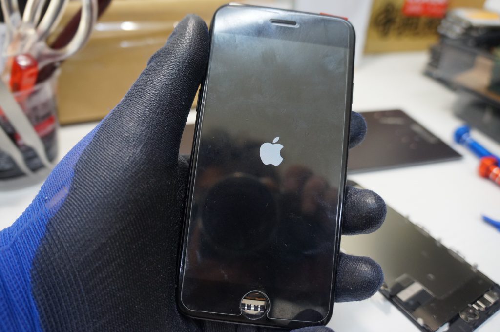 液晶割れ操作不能 液晶交換 iPhone7 4