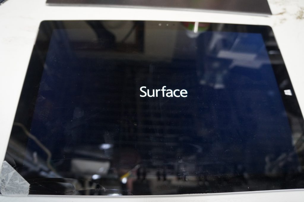 液晶割れ液晶交換 Microsoft Surface Pro3 1