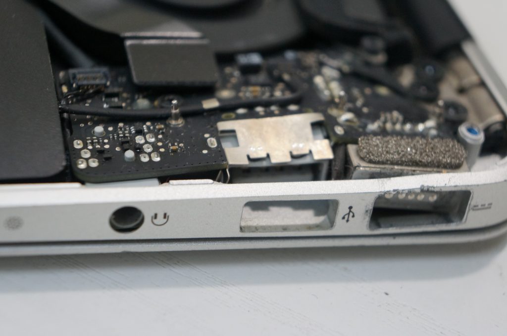 Magsafe(AC電源)接続部修理 Macbook Air A1369 3