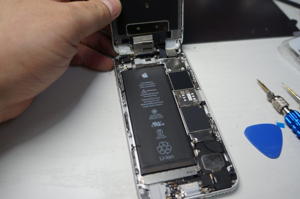 ガラス割れにより液晶パネル交換 iPhone6s 2