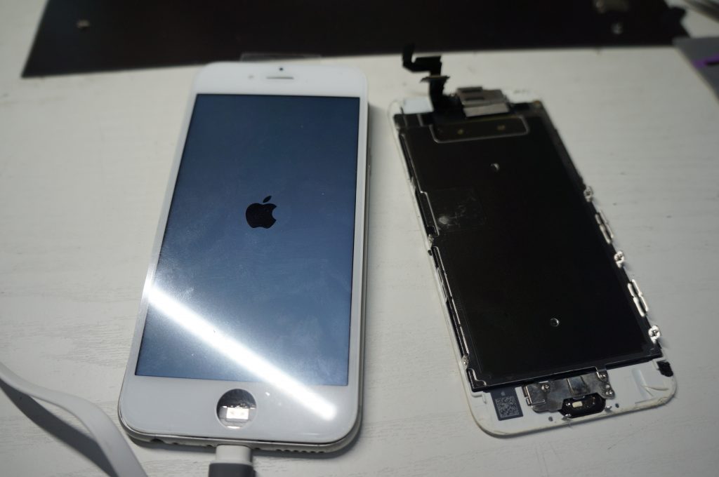 ガラス割れにより液晶パネル交換 iPhone6s 3