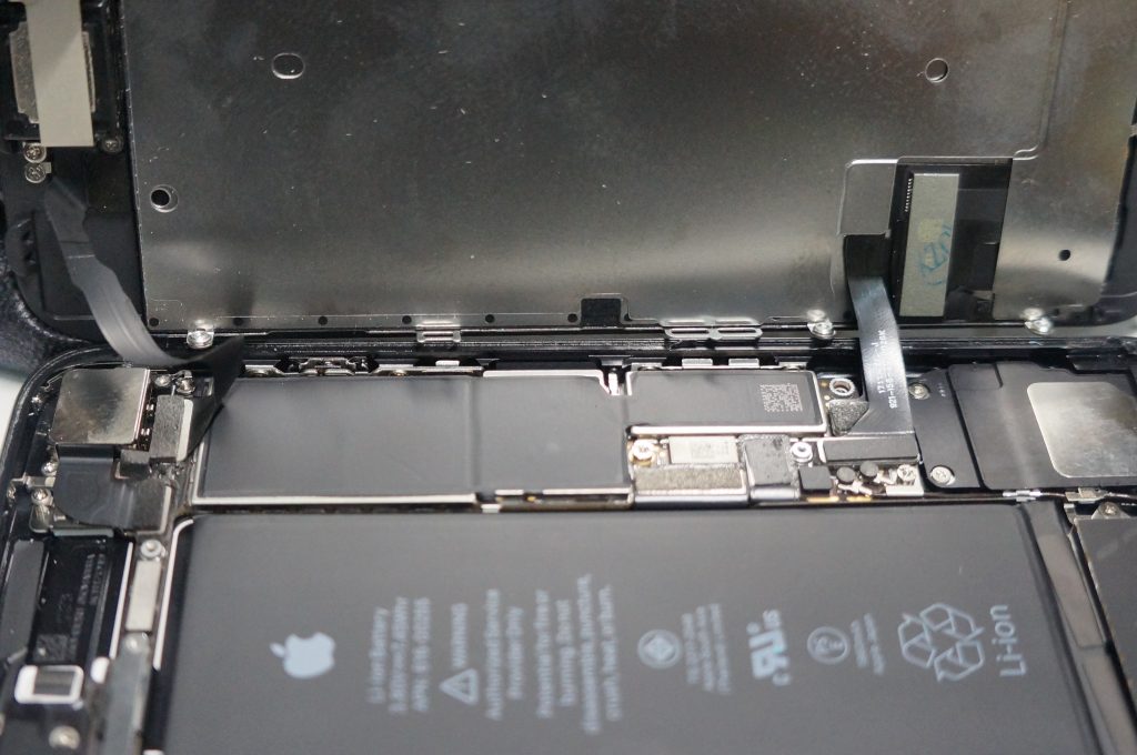 左上から落下ガラス割れ 液晶パネル交換 iPhone7 6