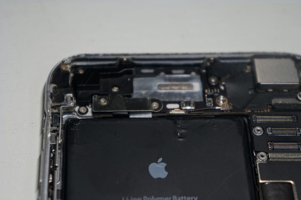 バイブスイッチあたりを強打し画面割れ 液晶パネル交換 iPhone6 Plus 5