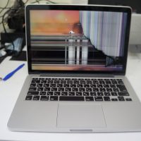 液晶割れ 液晶パネル交換 2K Macbook Pro A1502 2