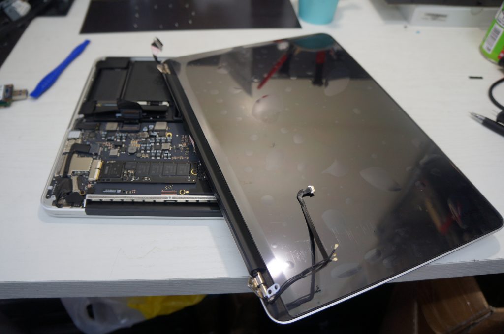液晶割れ 液晶パネル交換 2K Macbook Pro A1502 3