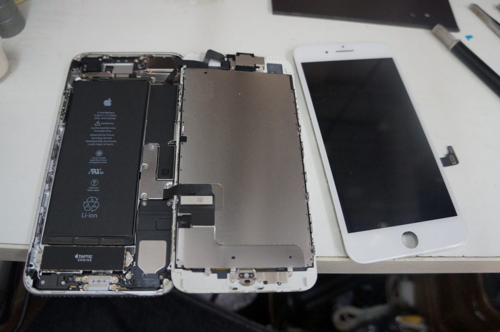 上部ガラス割れ 液晶パネル交換 iPhone7 3
