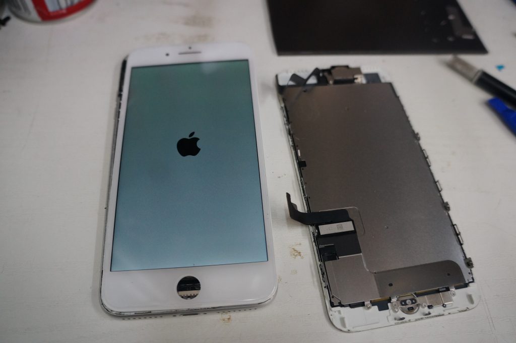 上部ガラス割れ 液晶パネル交換 iPhone7 4