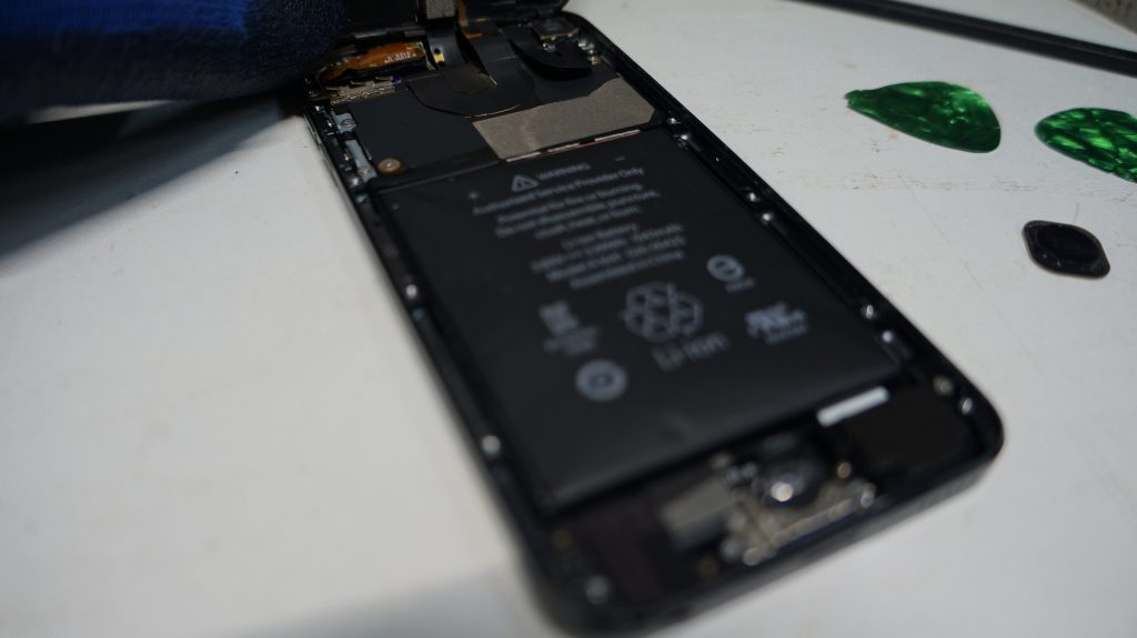 バッテリーが膨れているのでバッテリー交換 iPod touch6世代 5