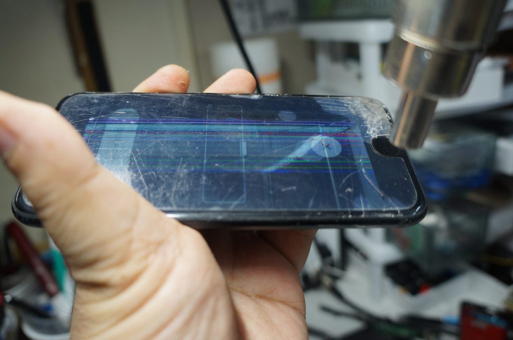 画面に線液晶割れ 液晶パネル交換 iPhone7 2