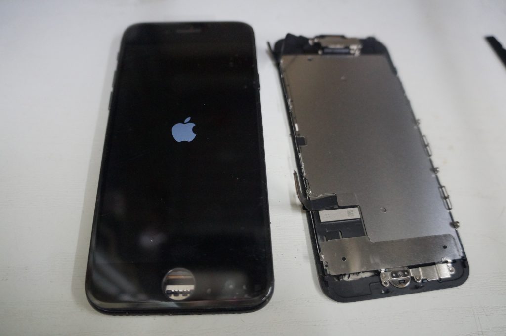 画面に線液晶割れ 液晶パネル交換 iPhone7 4