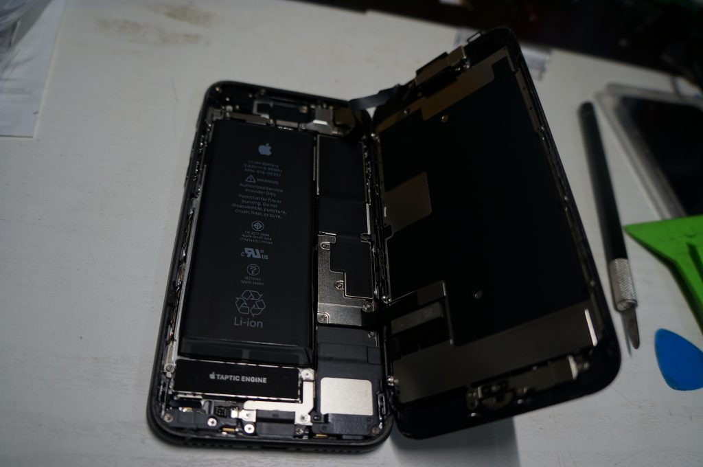液晶割れにより液晶交換 iPhone8 5