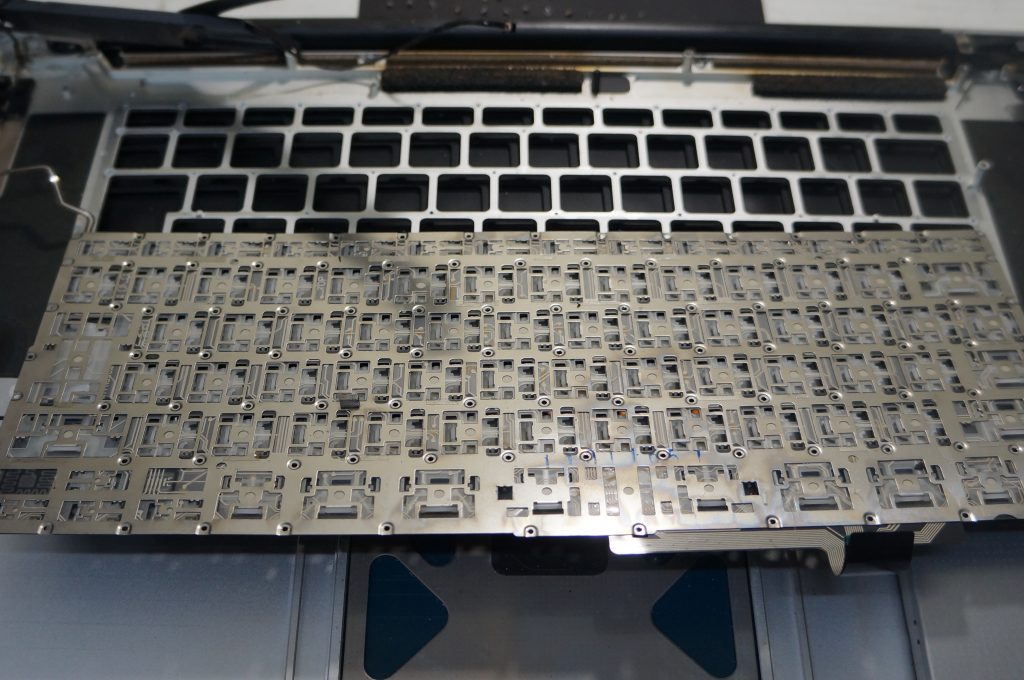 キーボードの一部が反応しない キーボード交換 Macbook Pro 17 A1297 8