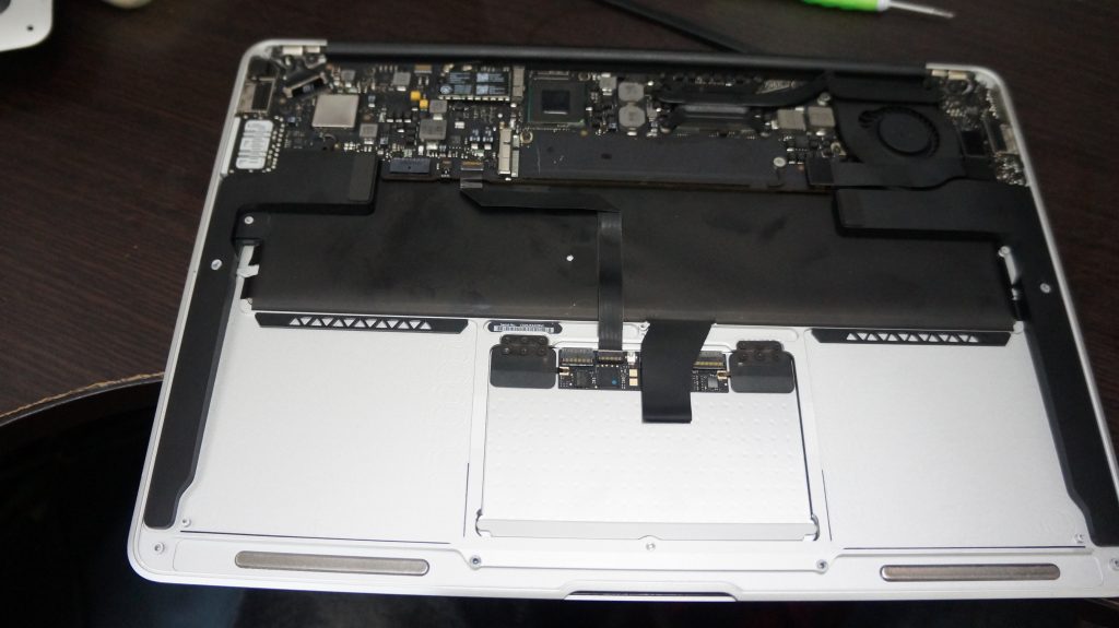 何かをこぼしキーボードが使えない キーボード交換 Macbook Air A1466 5