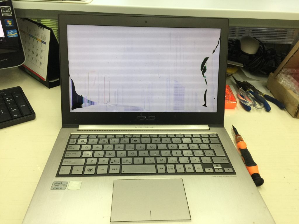 ASUS Zenbook UX31E 液晶画面パネル交換を格安修理1