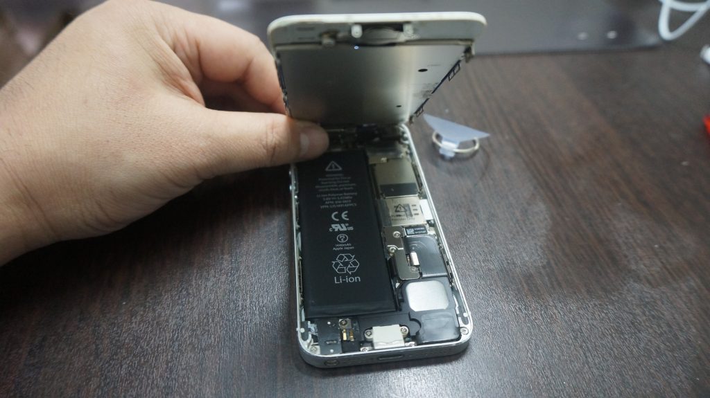 iPhone5 液晶画面がバリバリ他 色々おかしい→パネル交換3