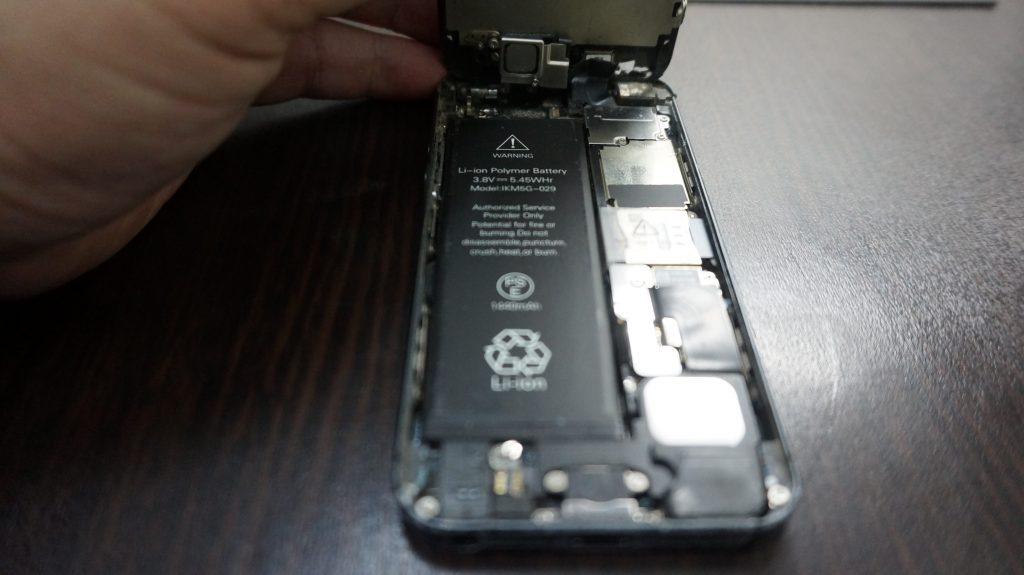 iPhone5 液晶画面パネルとバッテリーを同時交換しました3