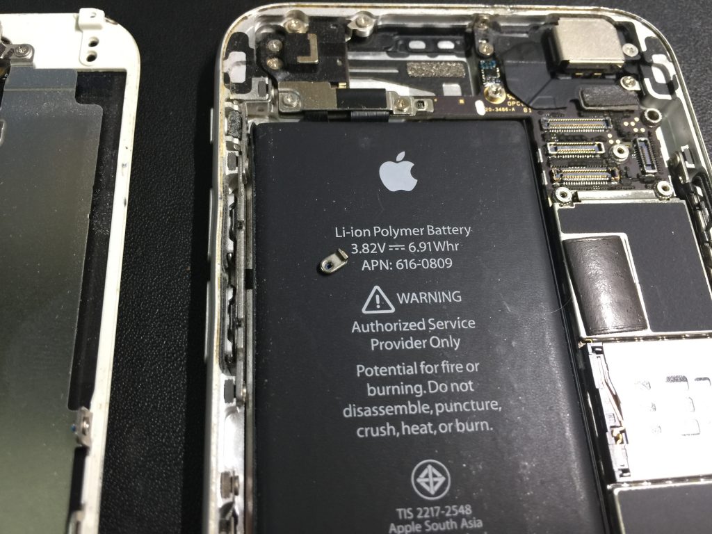 iPhone6 液晶画面とバッテリーを同時交換 フレーム修正等4