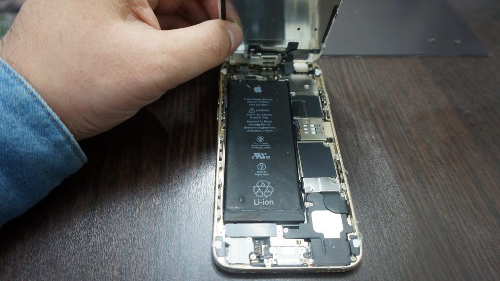 iPhone6 液晶パネル割れとフレーム修正2