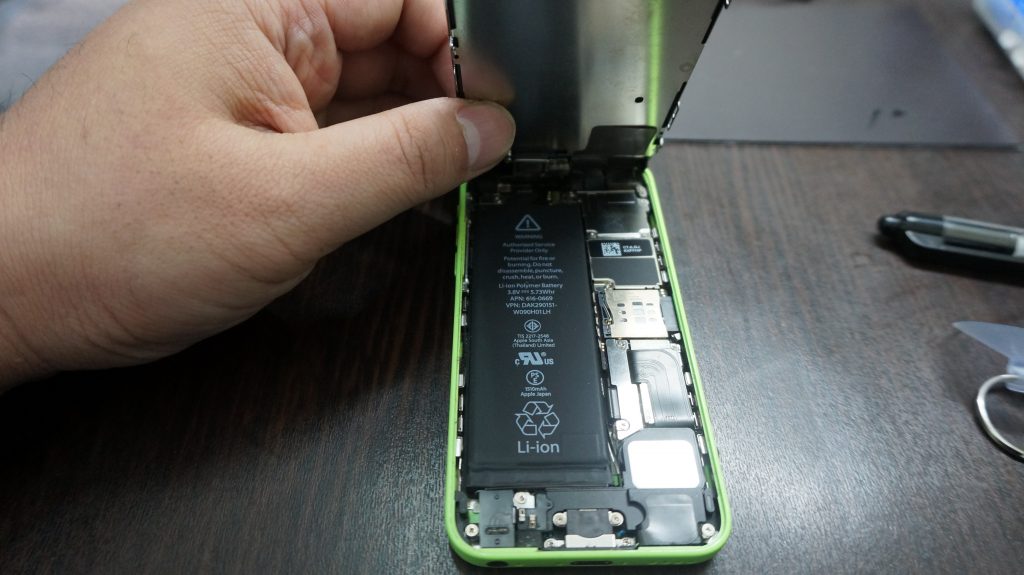 iPhone5c 液晶パネル交換2
