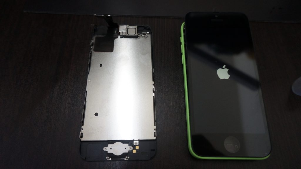 iPhone5c 液晶パネル交換3