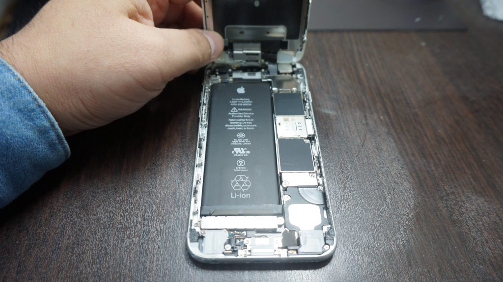 液晶交換 iPhone6s 2