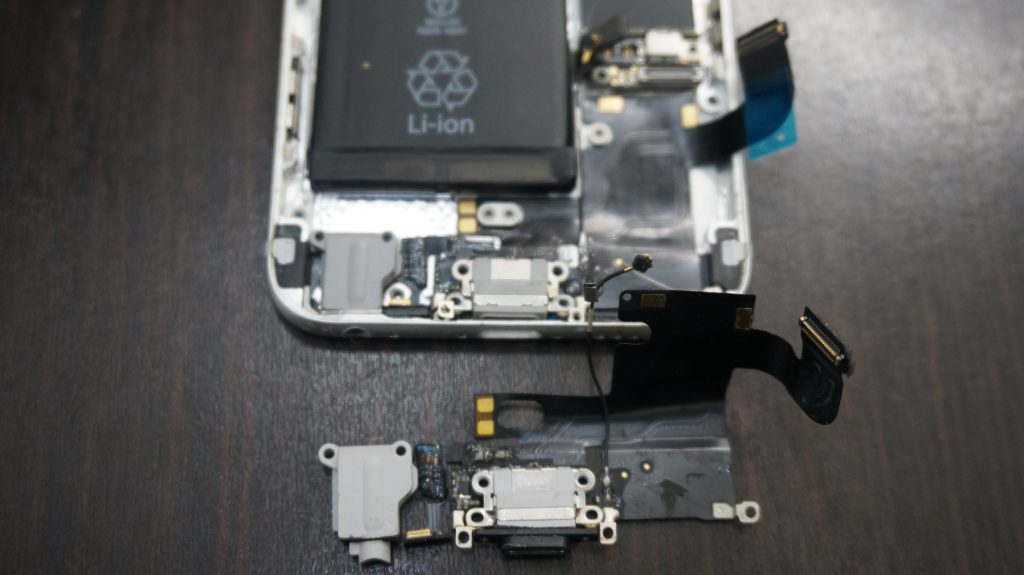 充電できない ドックコネクタ交換 iPhone6 3