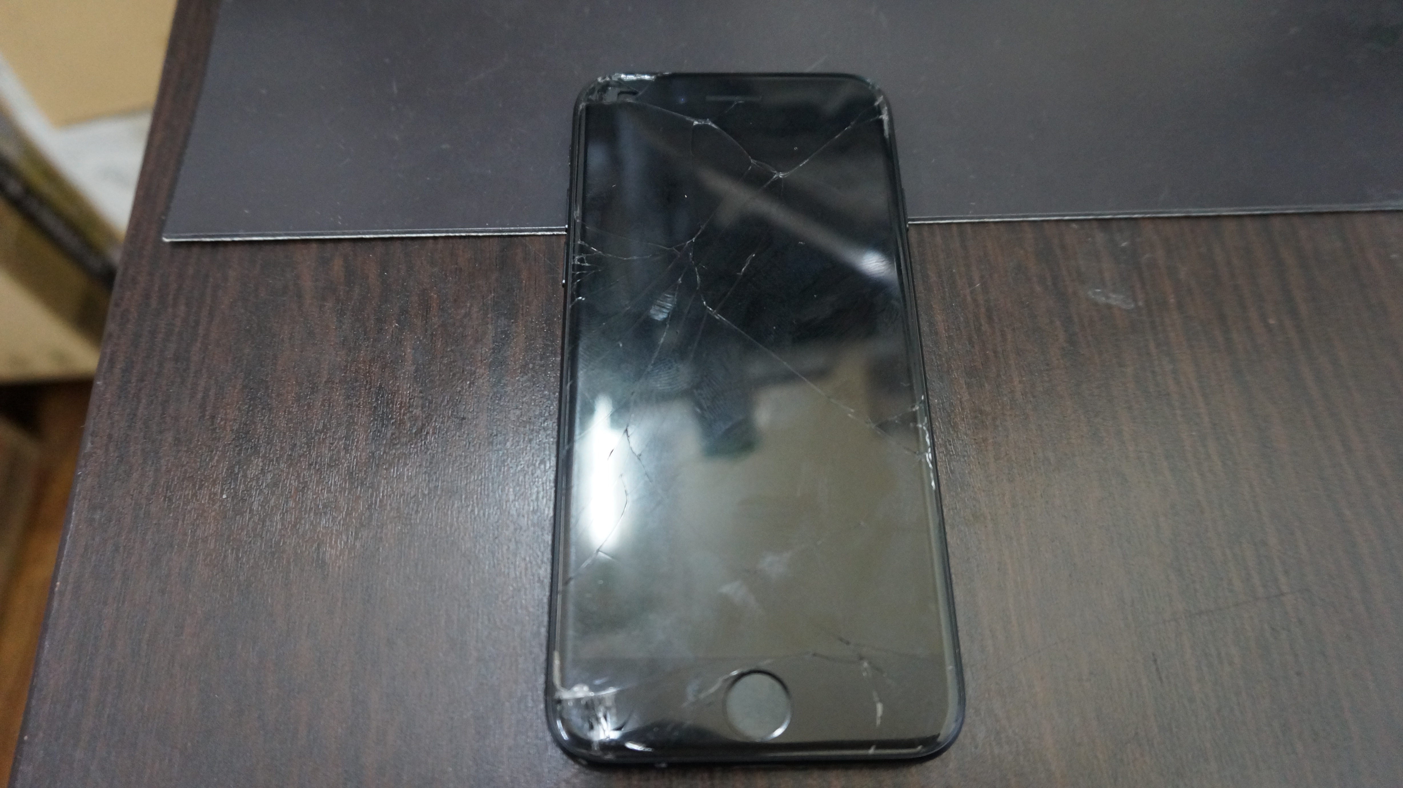液晶交換が安い iPhone7 1