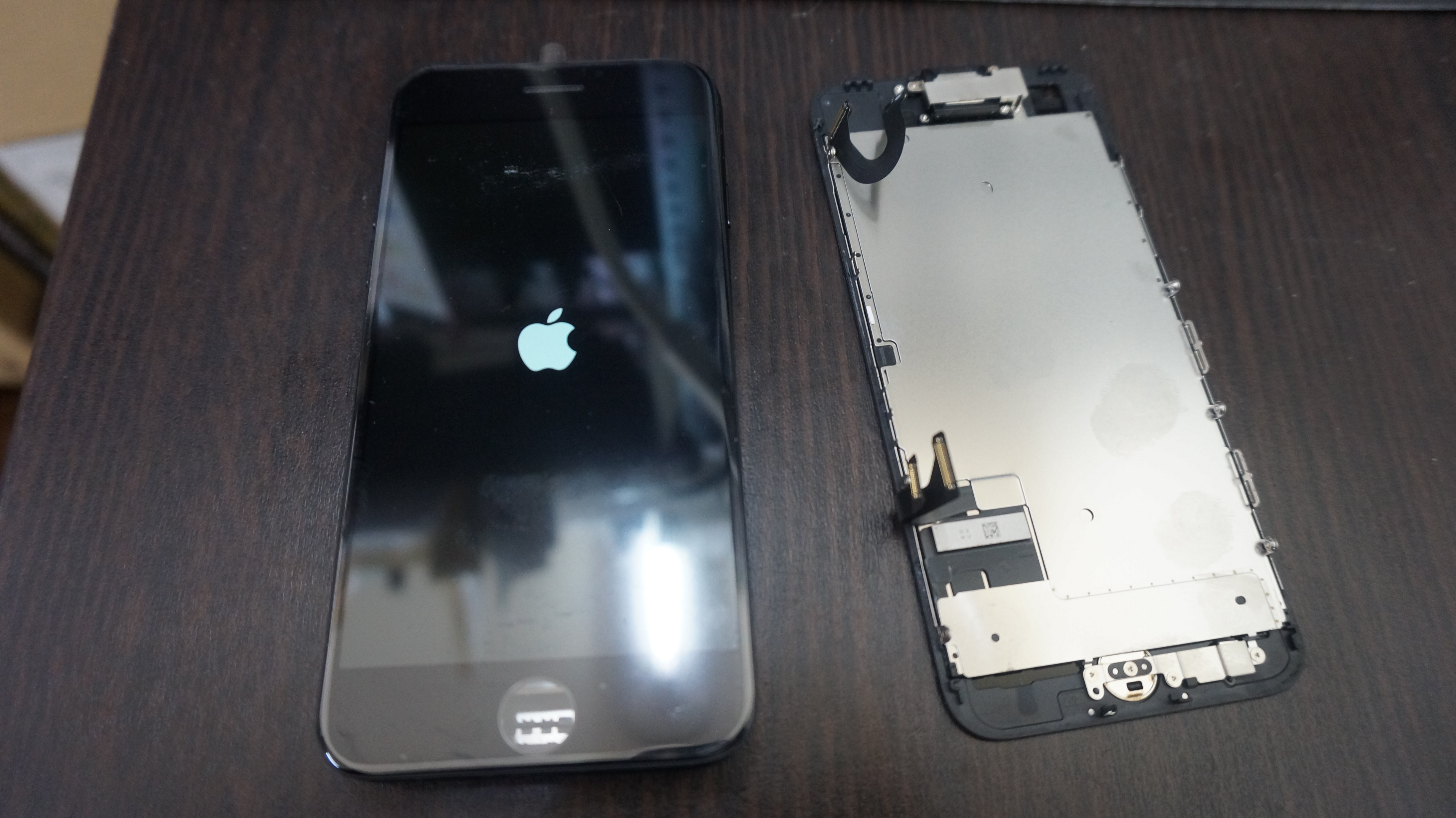 液晶交換が安い iPhone7 4