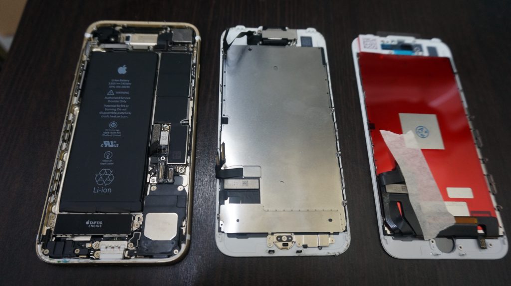 液晶割れを交換 iPhone7白 3